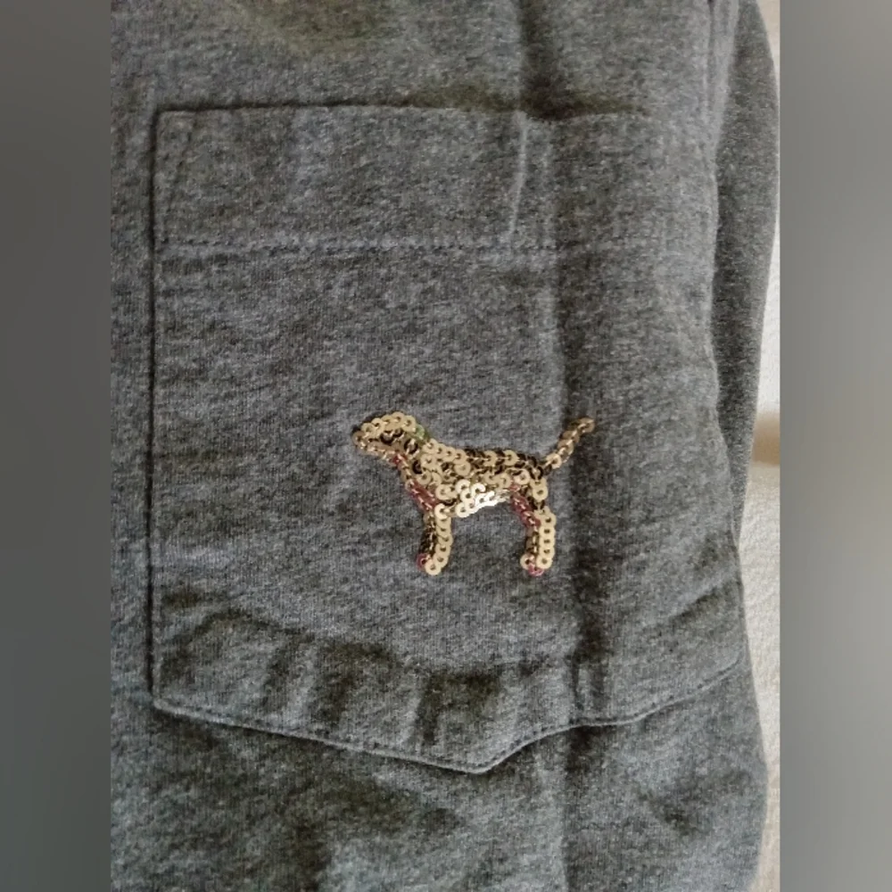VS PINK Bling Tee-shirt in Gray & Gold Sequined Dog Size: Small - Picture 5 of 6